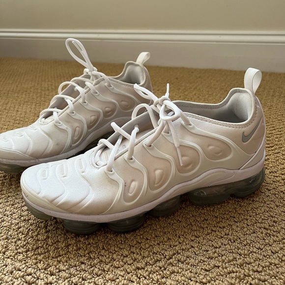 White Nike Air Vapormax Plus - Picture 6 of 11
